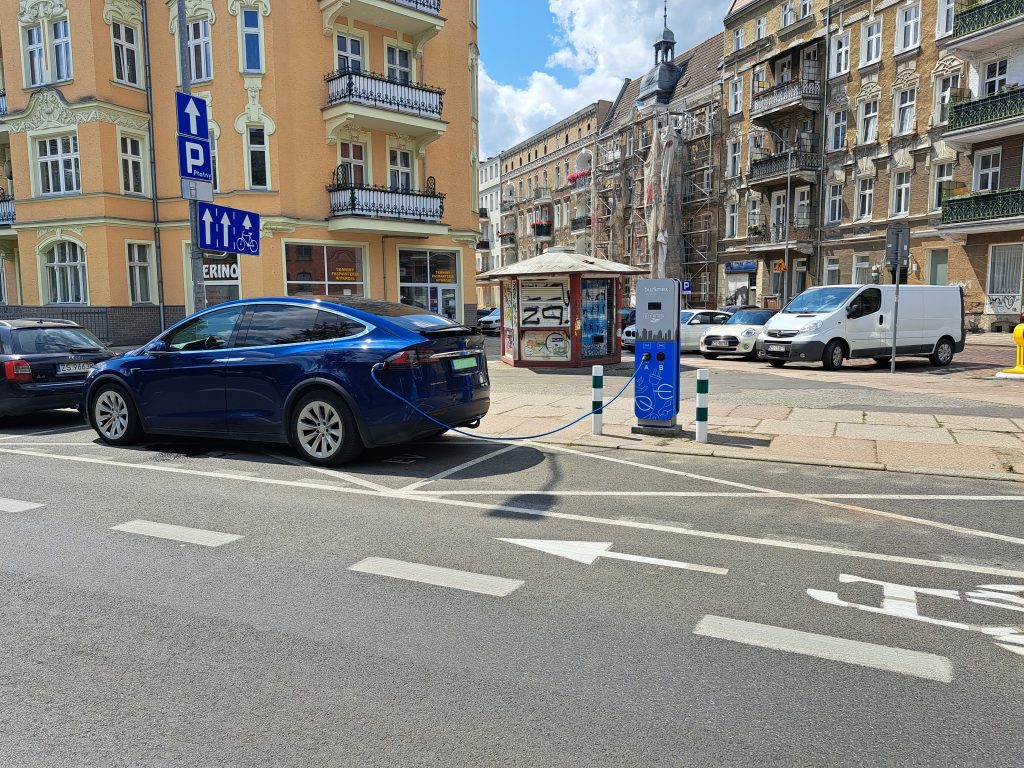Szczecin miastem przyjaznym elektromobilności – odkryj nową stację szybkiego ładowania DC Budimex Mobility!